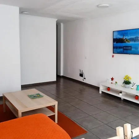 Apartment Chabelita 2 *